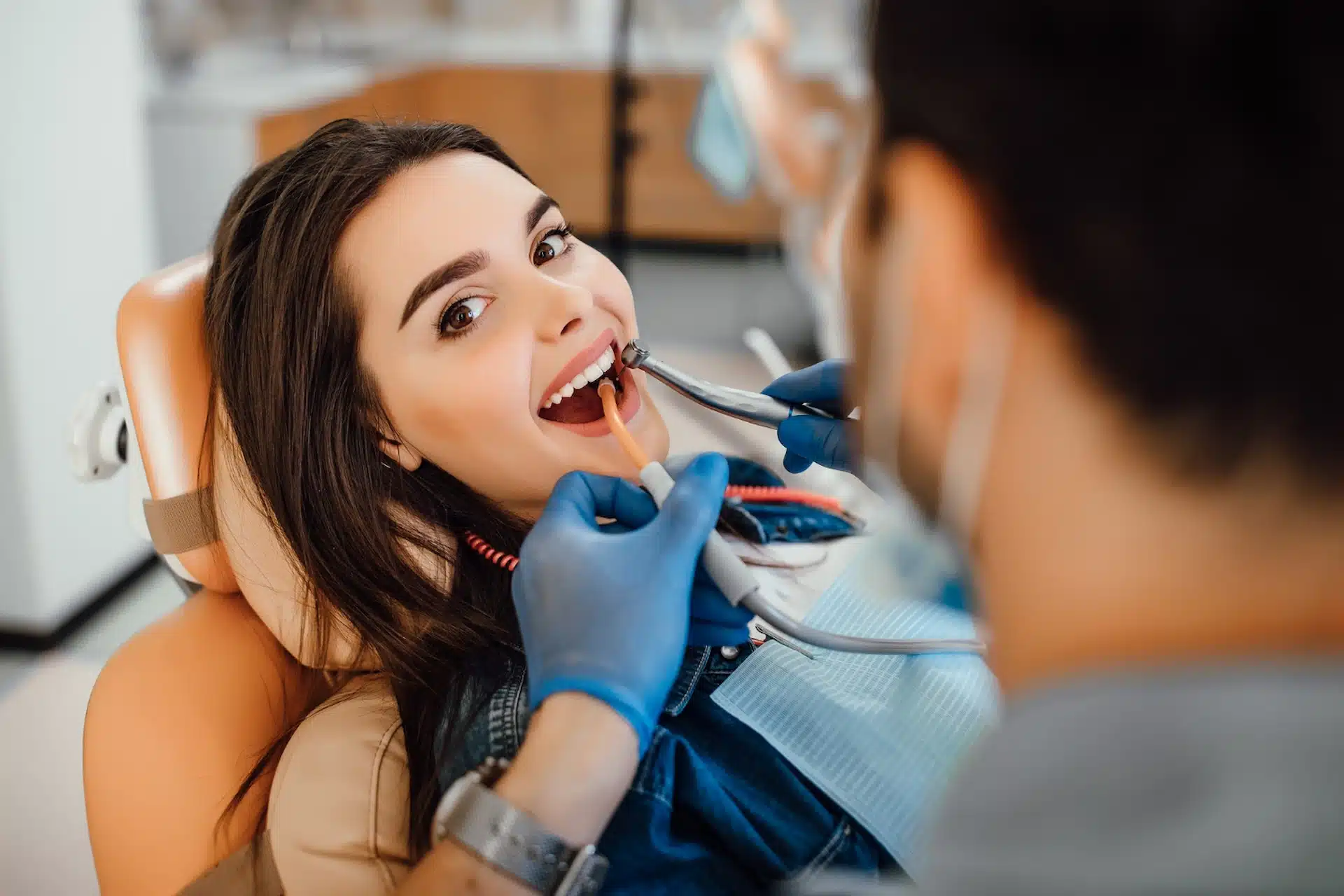 Secretos de Sonrisa: Consejos de un Dentista